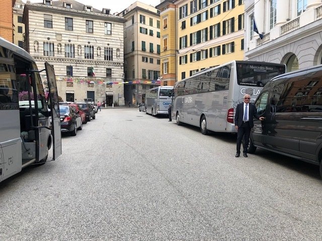 Mercedes noleggio con autista Genova